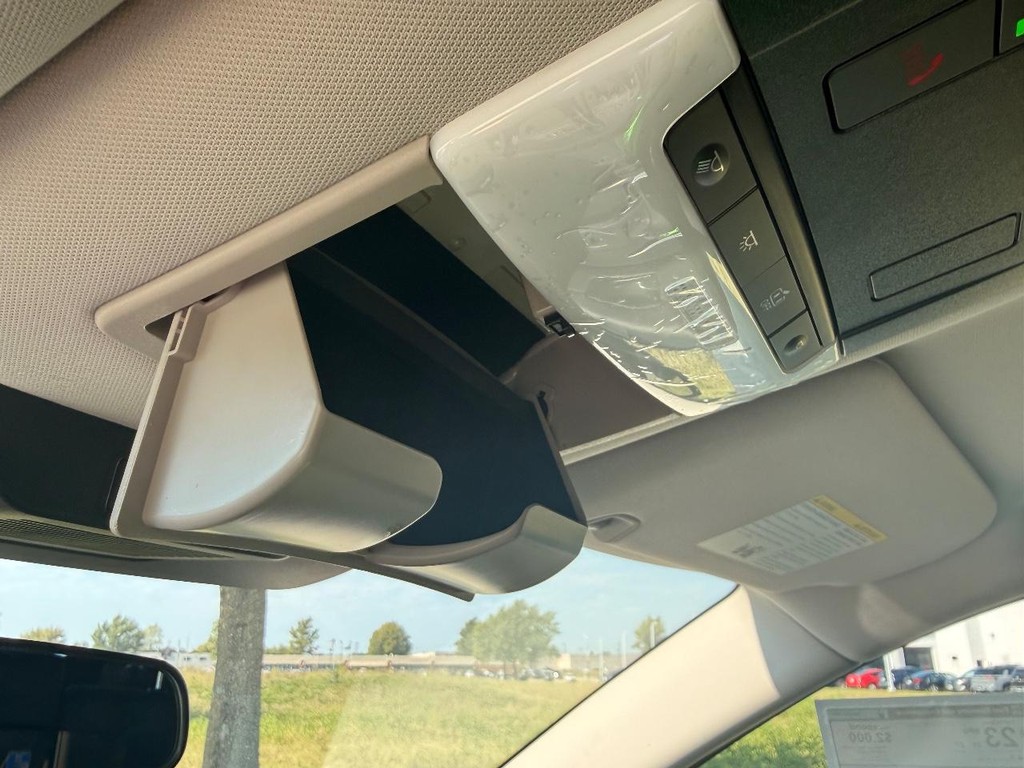 Nissan Pathfinder Vehicle Full-screen Gallery Image 07