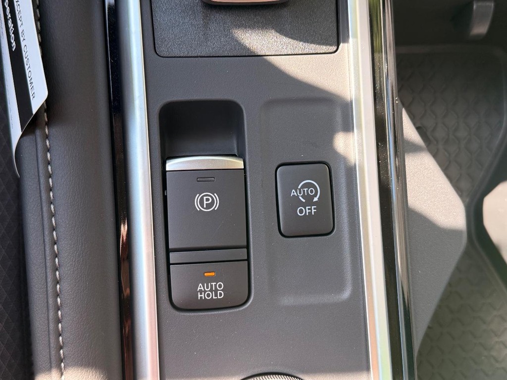 Nissan Pathfinder Vehicle Full-screen Gallery Image 10