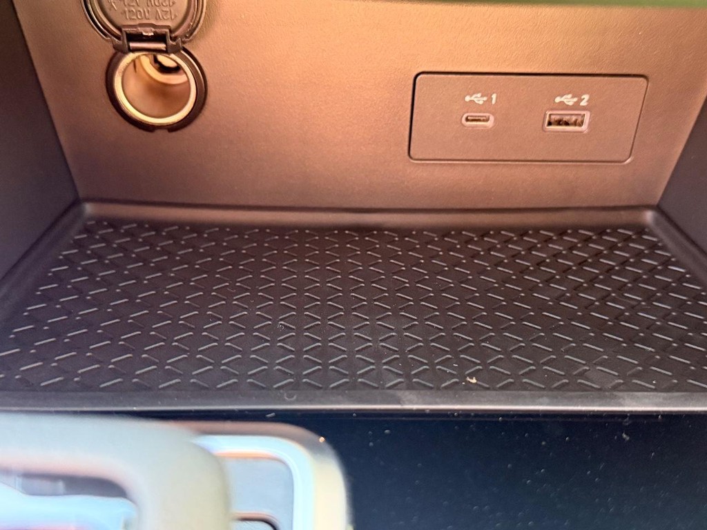 Nissan Pathfinder Vehicle Full-screen Gallery Image 12