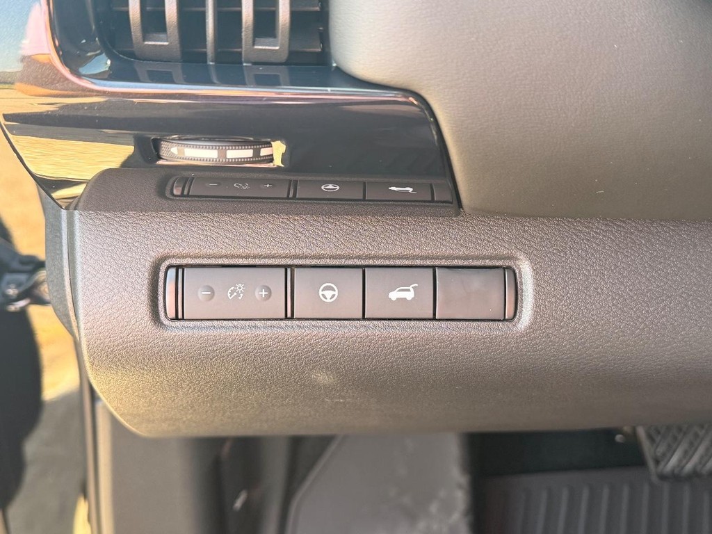 Nissan Pathfinder Vehicle Full-screen Gallery Image 15