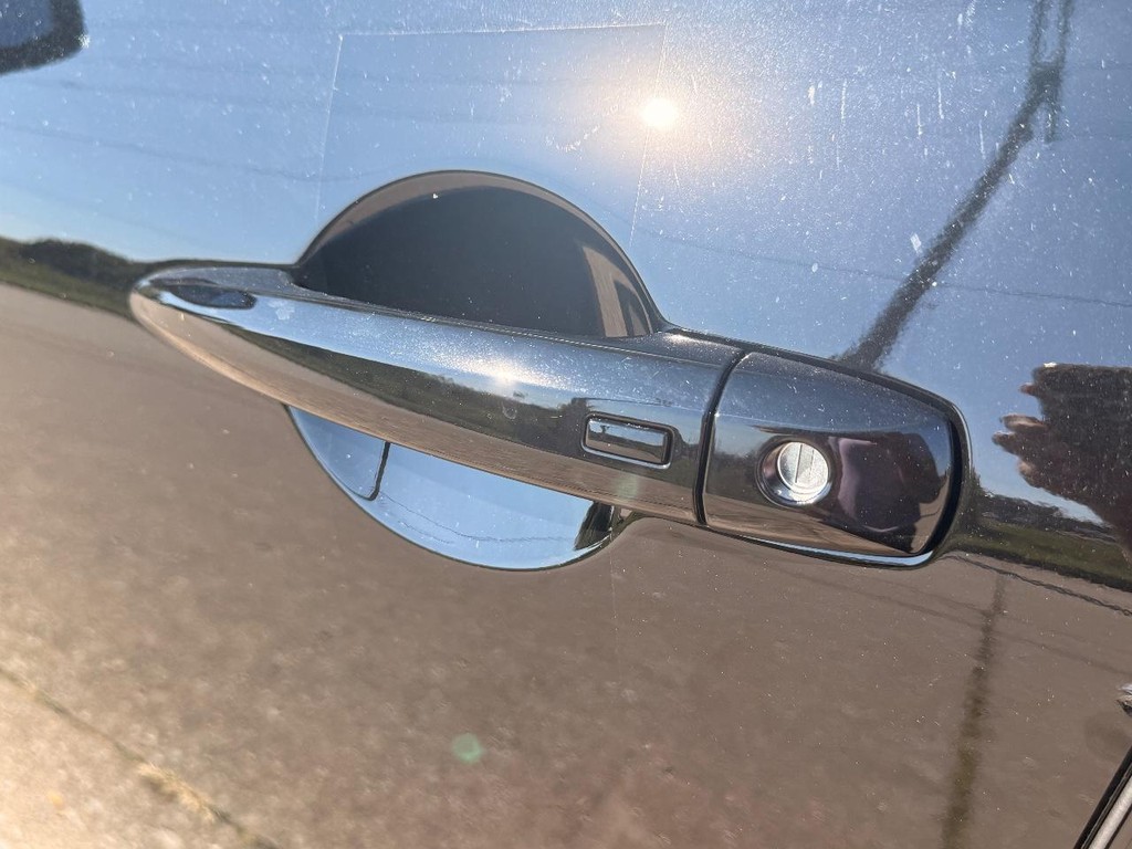 Nissan Pathfinder Vehicle Full-screen Gallery Image 17