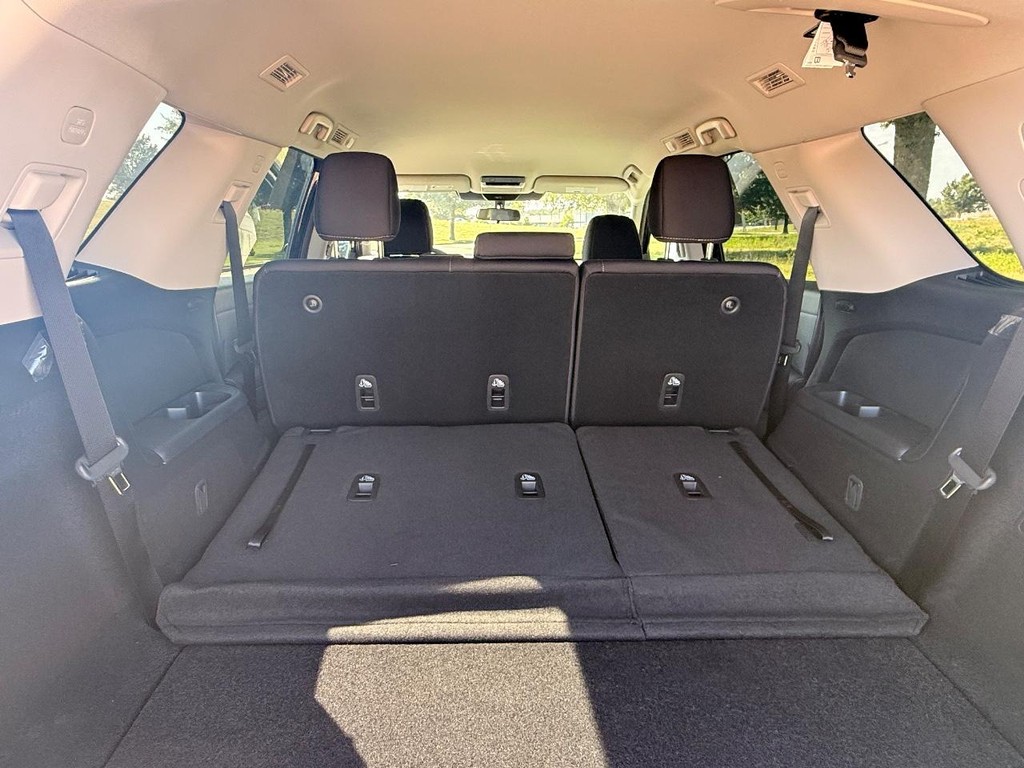 Nissan Pathfinder Vehicle Full-screen Gallery Image 23