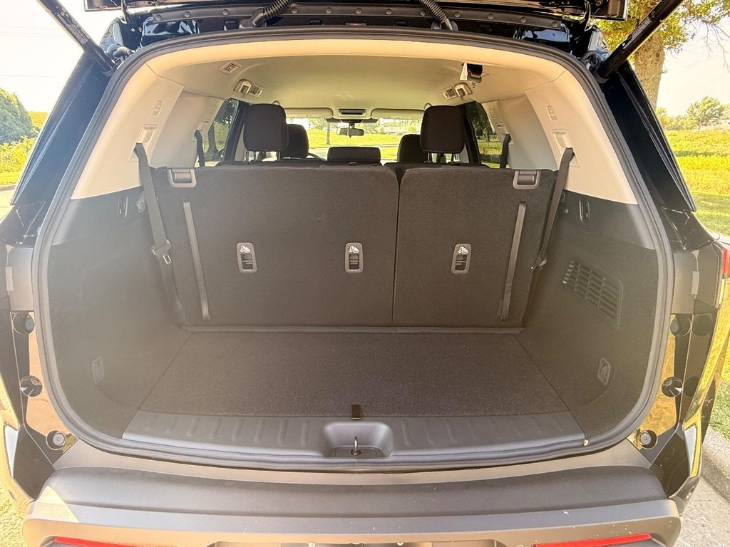 Nissan Pathfinder Vehicle Full-screen Gallery Image 25