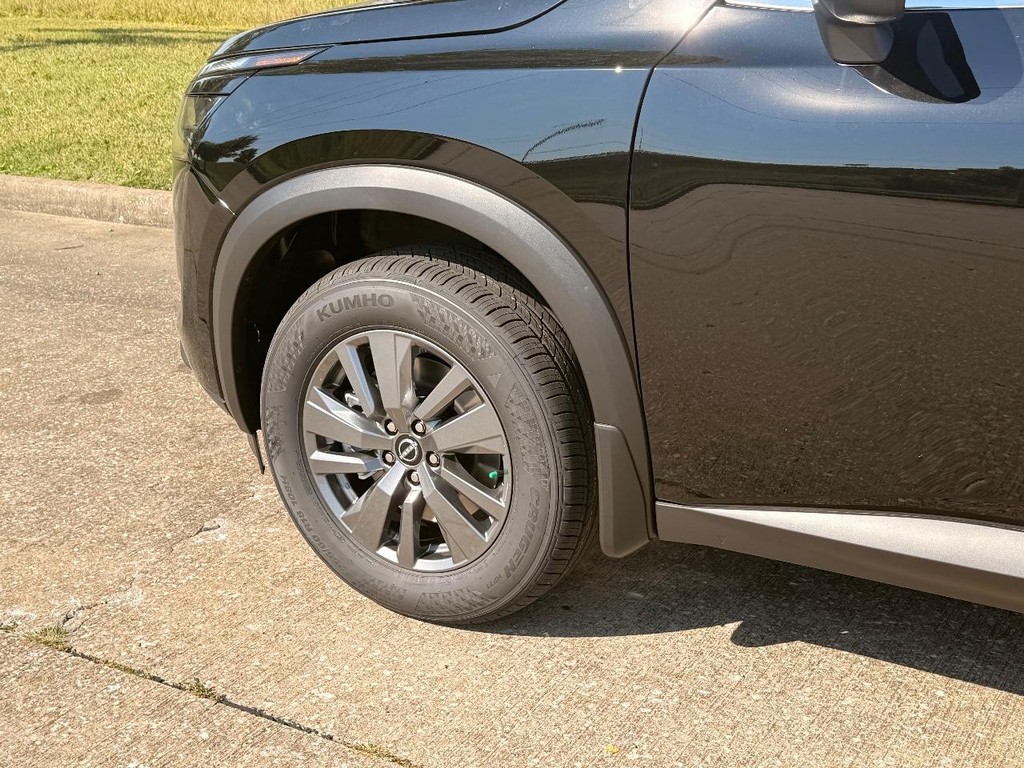 Nissan Pathfinder Vehicle Full-screen Gallery Image 26