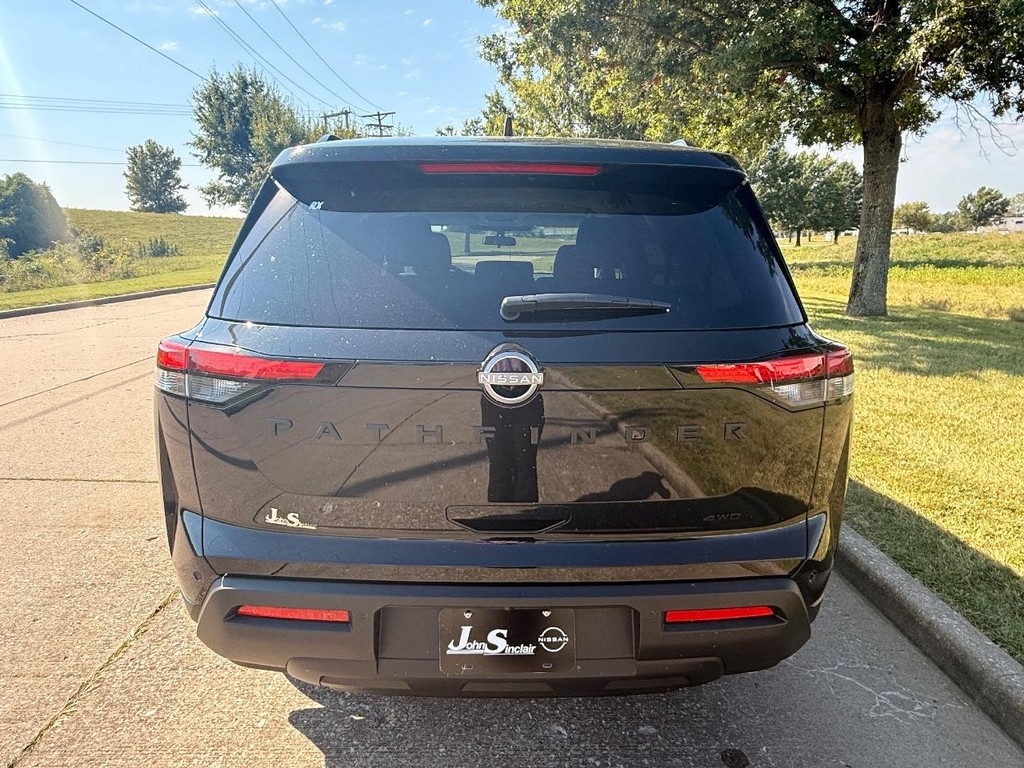 Nissan Pathfinder Vehicle Full-screen Gallery Image 27