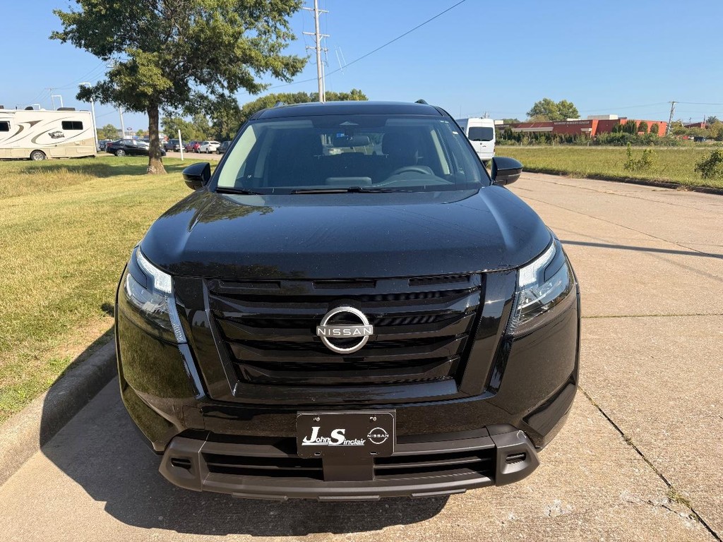 Nissan Pathfinder Vehicle Full-screen Gallery Image 28