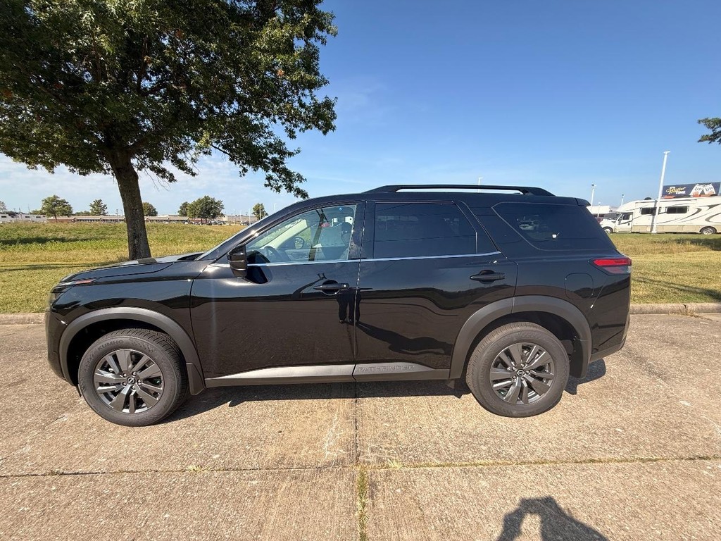 Nissan Pathfinder Vehicle Full-screen Gallery Image 29