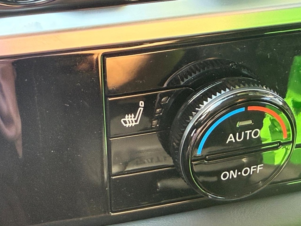 Nissan Pathfinder Vehicle Full-screen Gallery Image 03