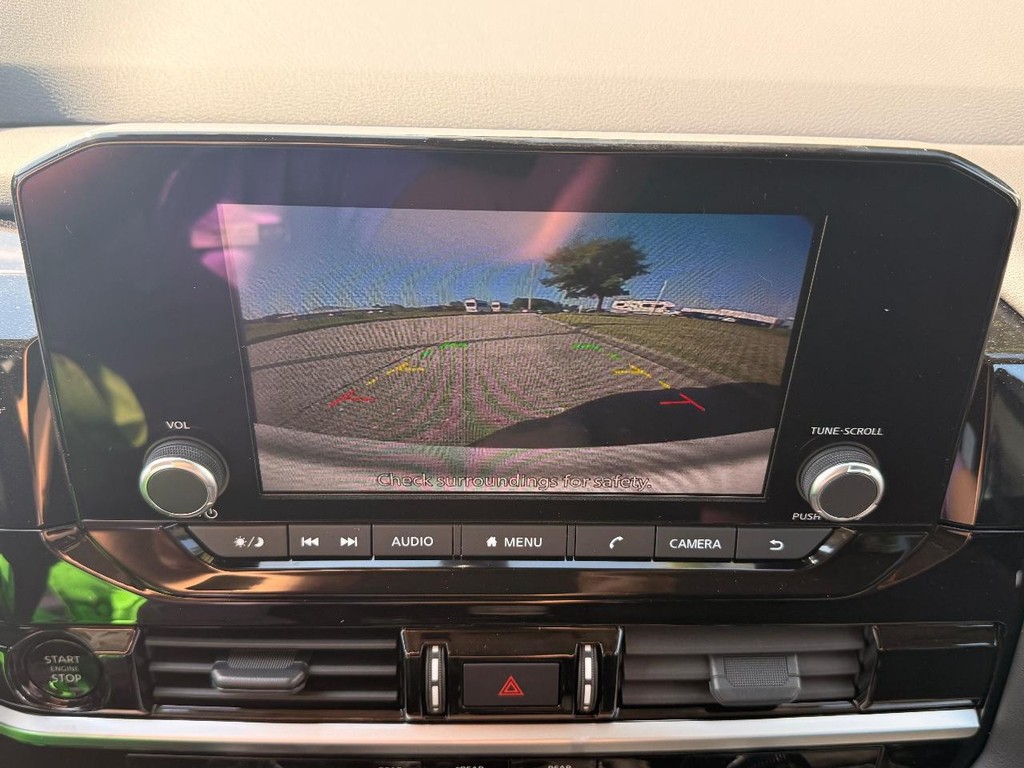 Nissan Pathfinder Vehicle Full-screen Gallery Image 07