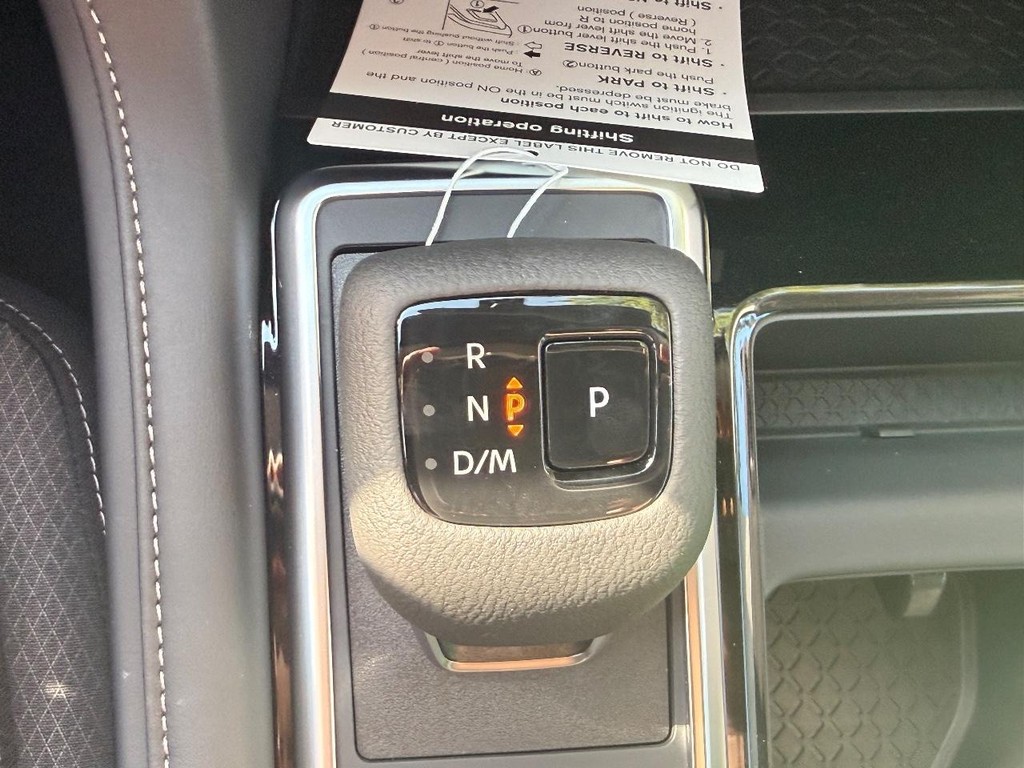 Nissan Pathfinder Vehicle Full-screen Gallery Image 12