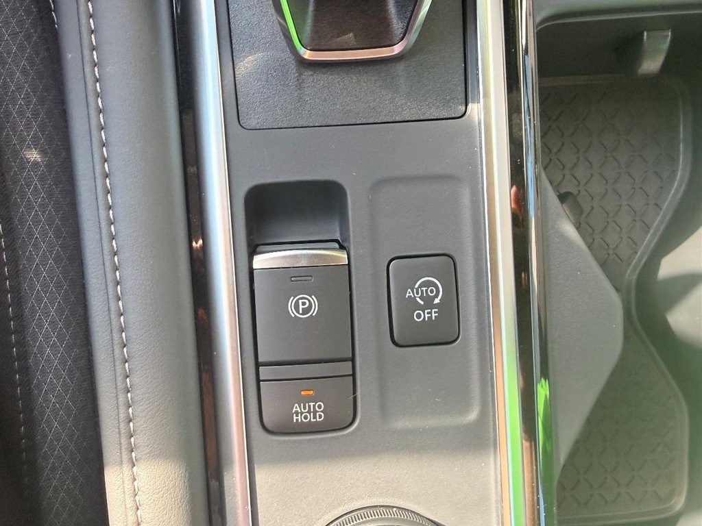 Nissan Pathfinder Vehicle Full-screen Gallery Image 13