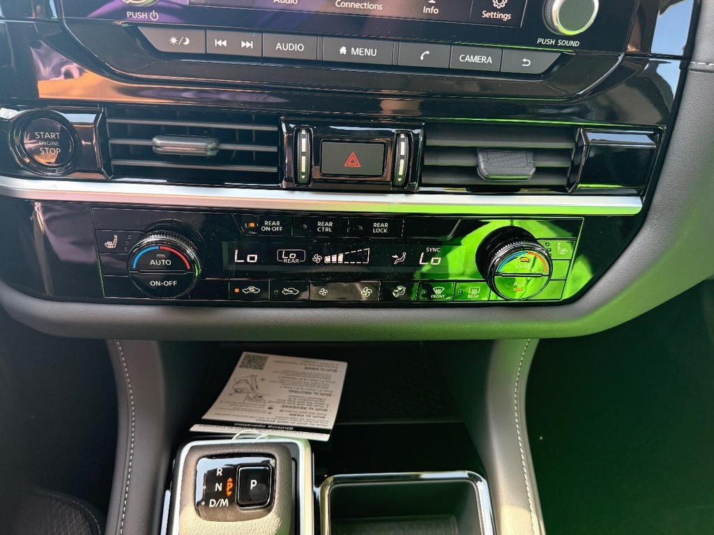 Nissan Pathfinder Vehicle Full-screen Gallery Image 14