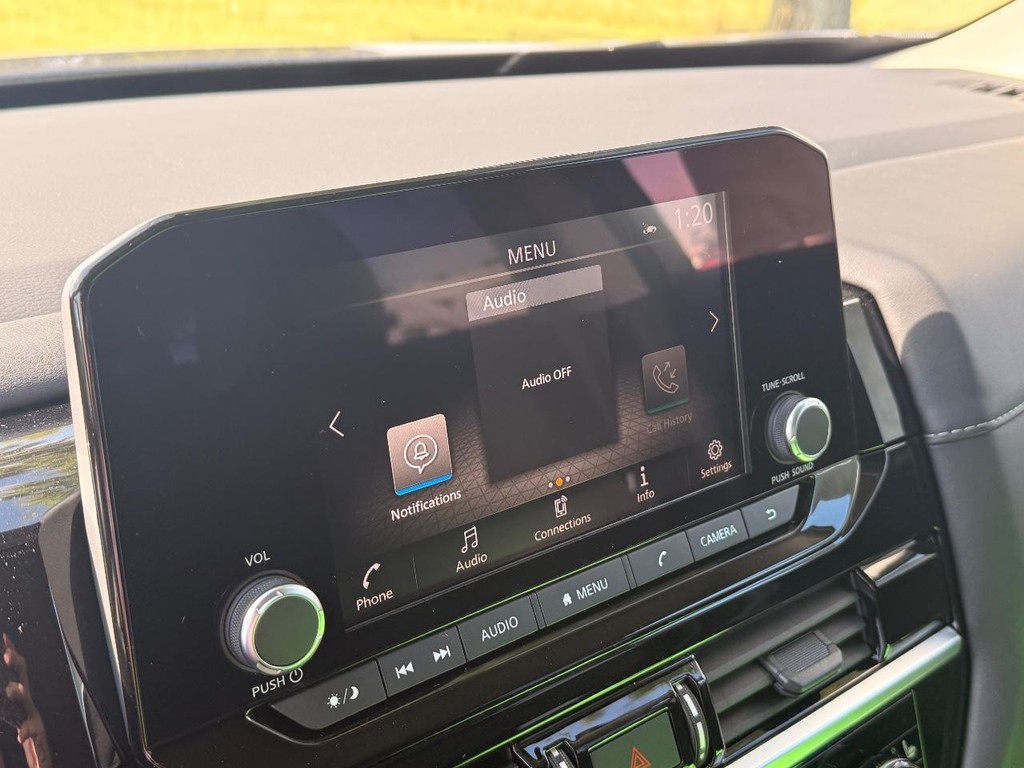 Nissan Pathfinder Vehicle Full-screen Gallery Image 15