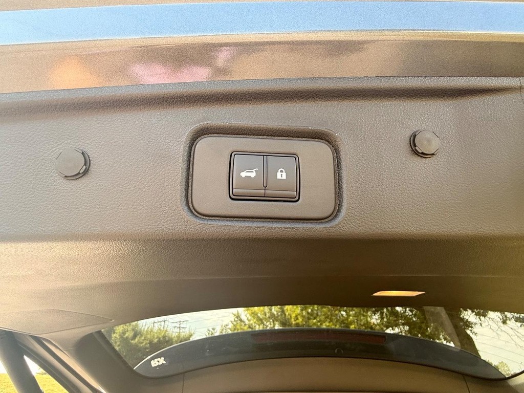 Nissan Pathfinder Vehicle Full-screen Gallery Image 22