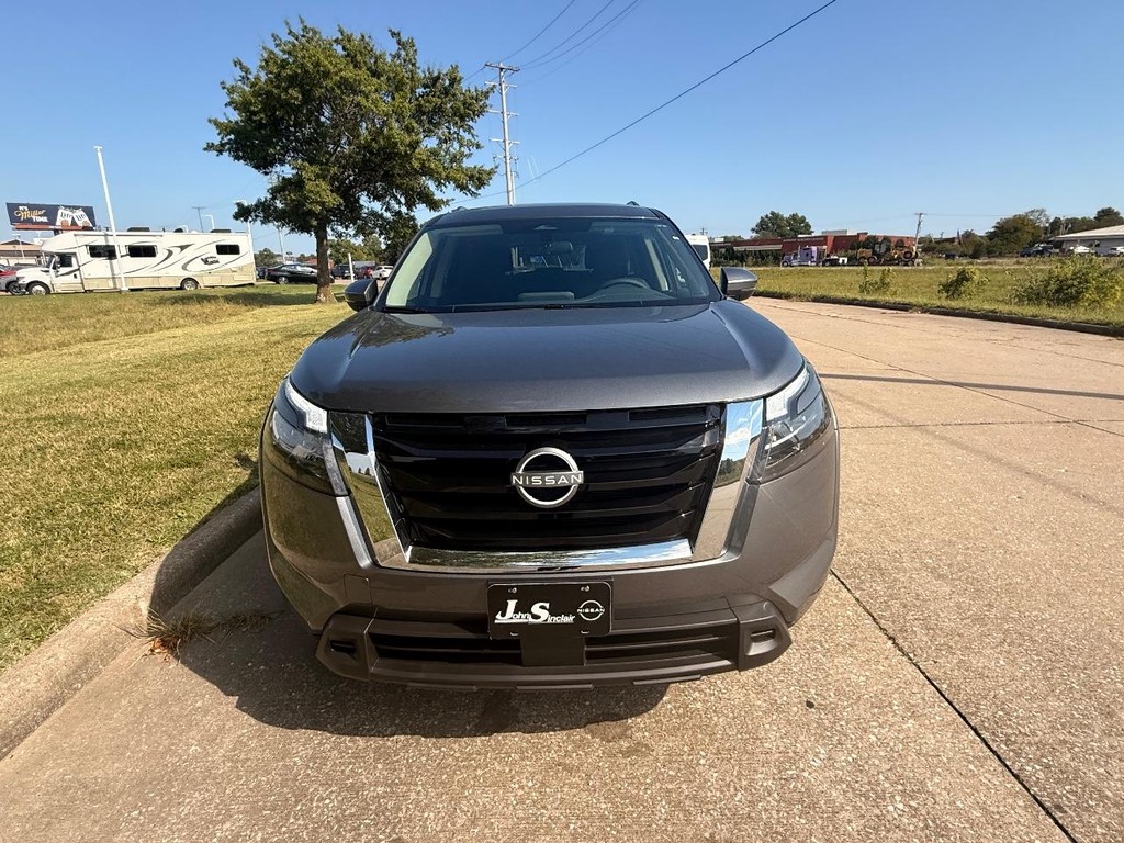 Nissan Pathfinder Vehicle Full-screen Gallery Image 27