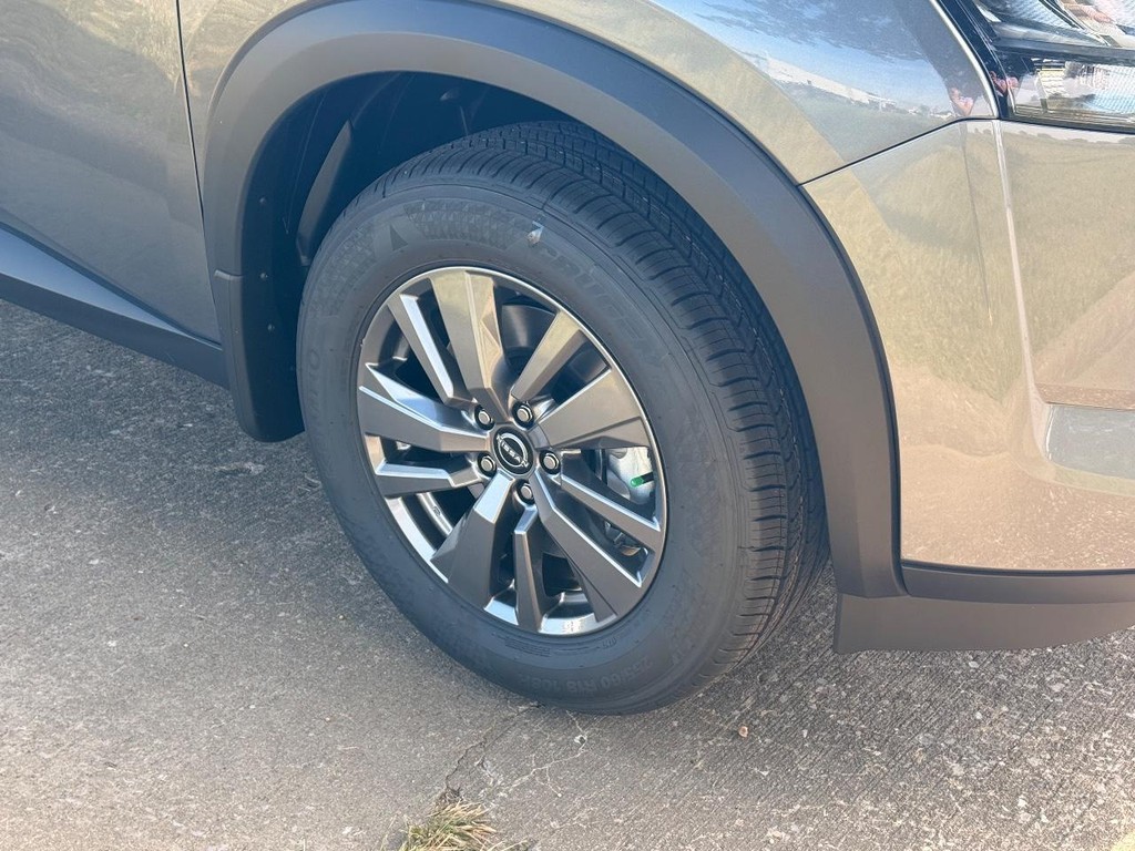 Nissan Pathfinder Vehicle Full-screen Gallery Image 28