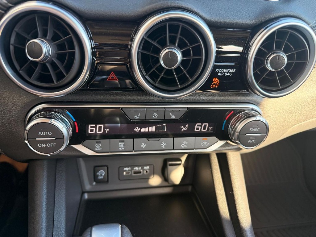 Nissan Sentra Vehicle Full-screen Gallery Image 07