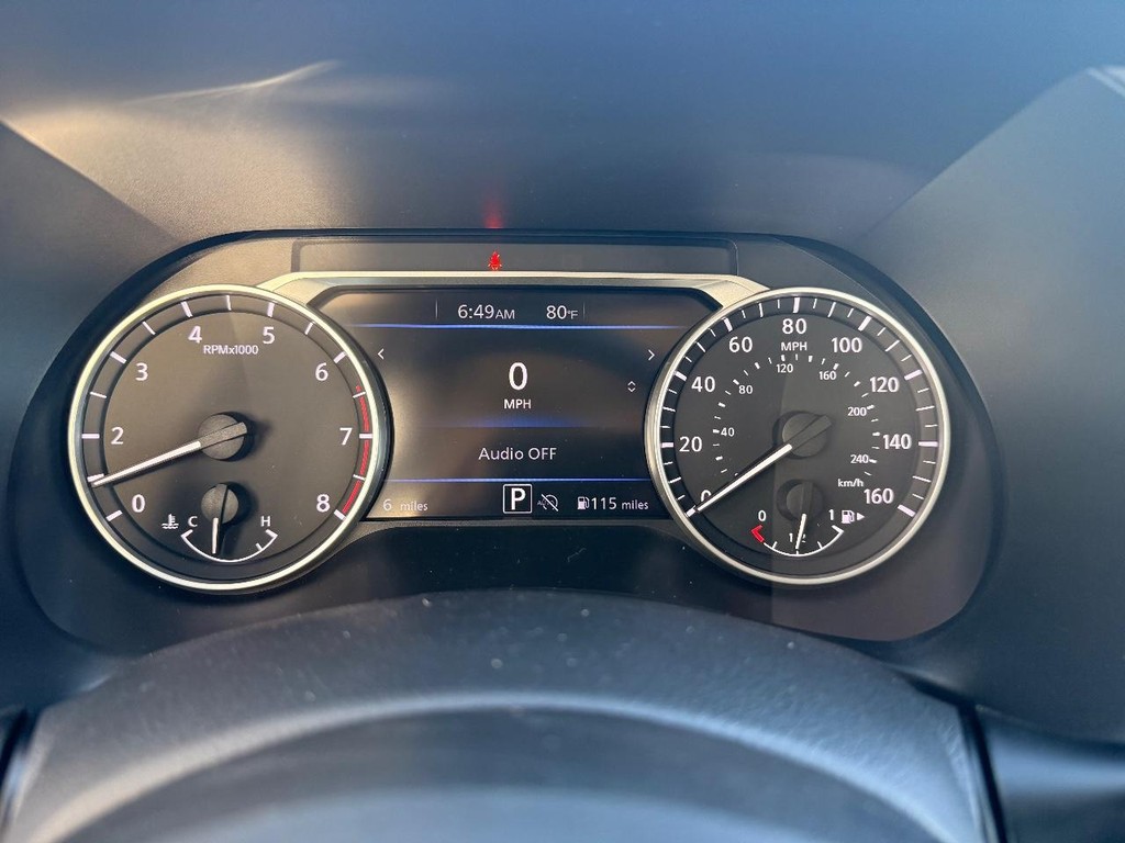 Nissan Sentra Vehicle Full-screen Gallery Image 09