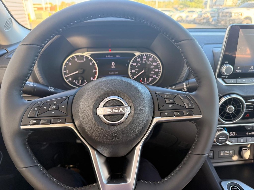 Nissan Sentra Vehicle Full-screen Gallery Image 10