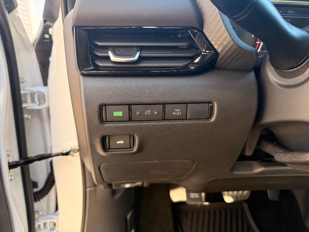 Nissan Sentra Vehicle Full-screen Gallery Image 11