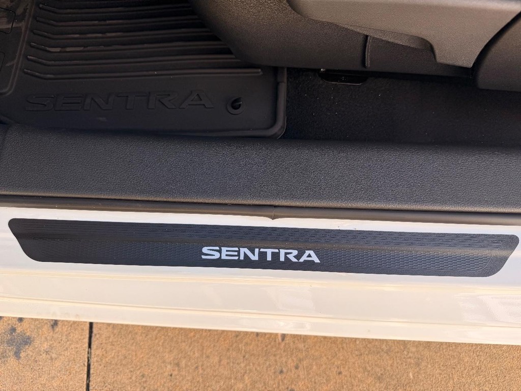 Nissan Sentra Vehicle Full-screen Gallery Image 13