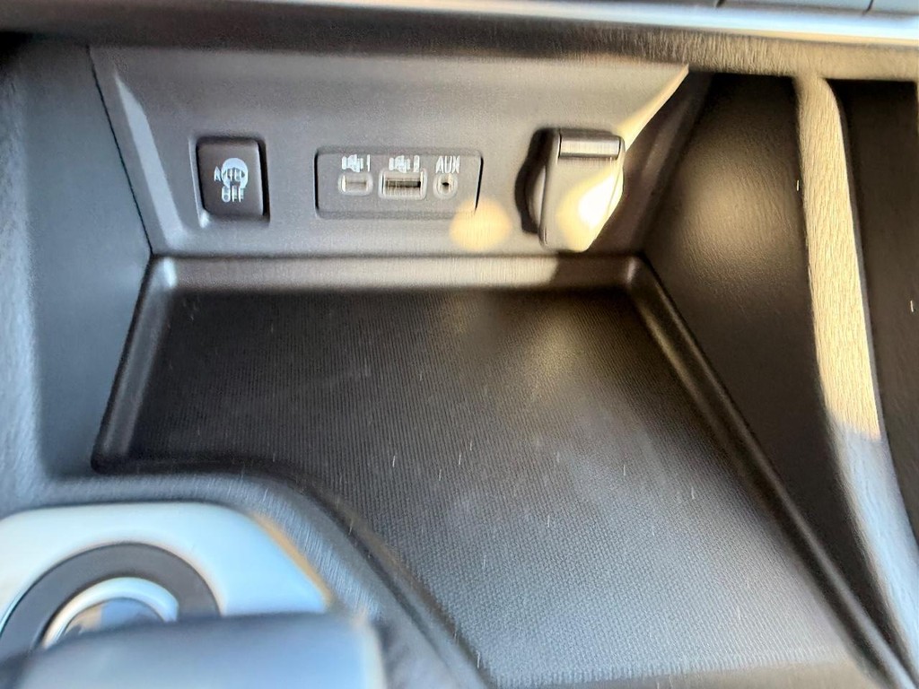 Nissan Sentra Vehicle Full-screen Gallery Image 15