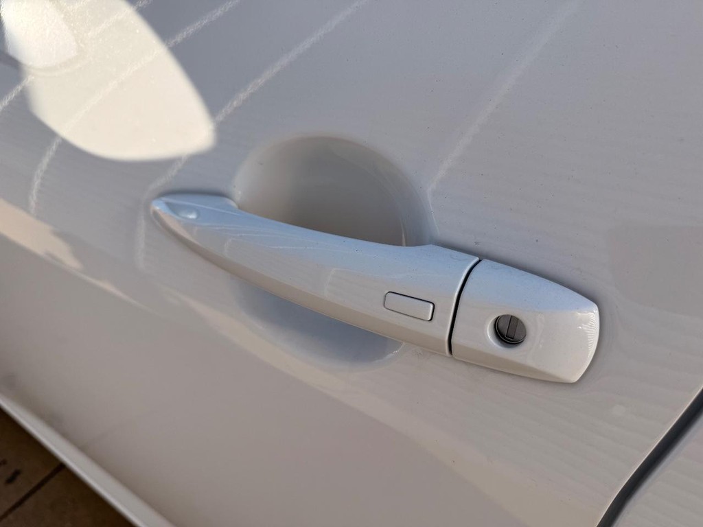 Nissan Sentra Vehicle Full-screen Gallery Image 16