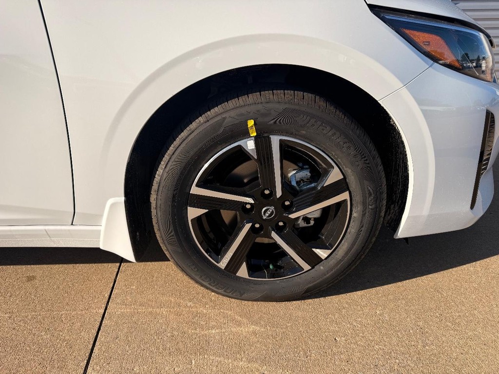 Nissan Sentra Vehicle Full-screen Gallery Image 20