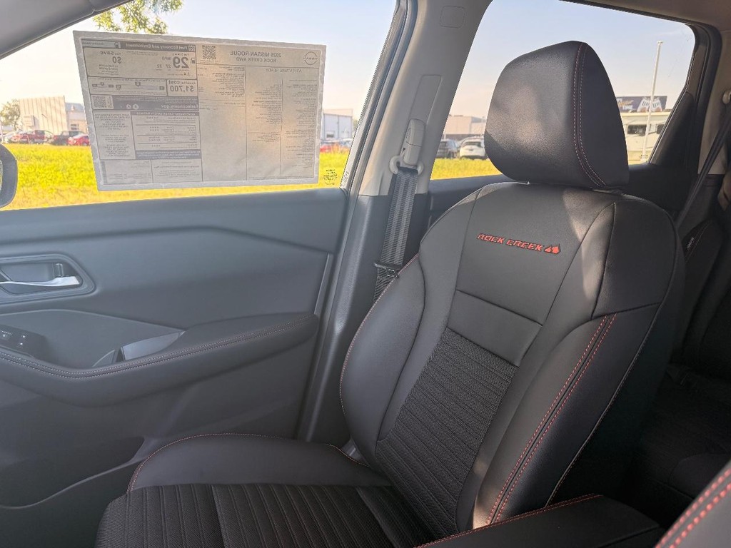 Nissan Rogue Vehicle Full-screen Gallery Image 08