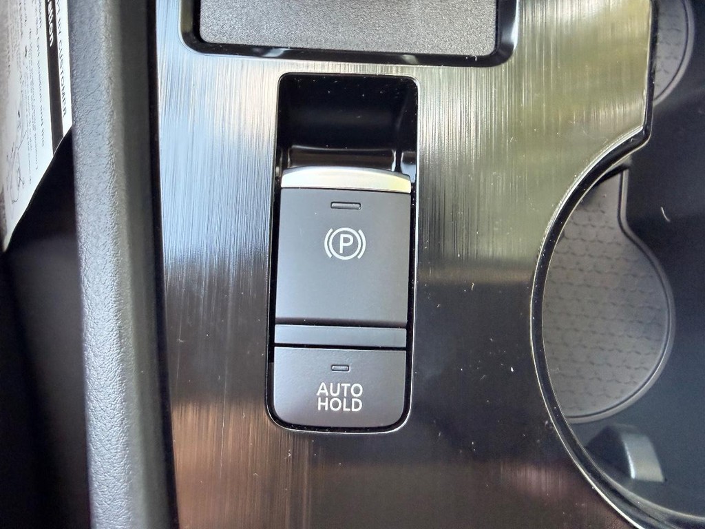 Nissan Rogue Vehicle Full-screen Gallery Image 11