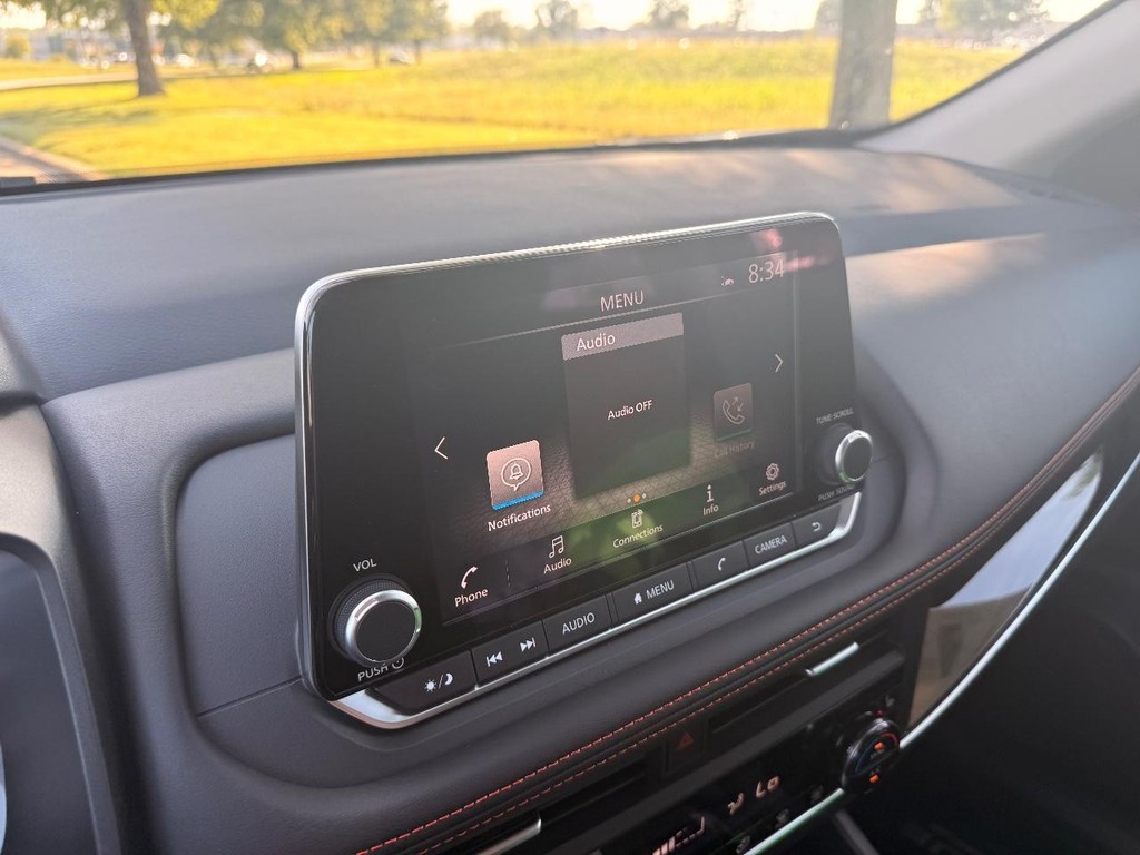 Nissan Rogue Vehicle Full-screen Gallery Image 13