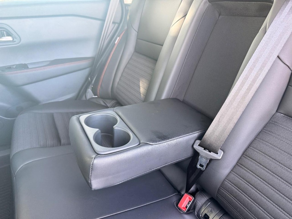 Nissan Rogue Vehicle Full-screen Gallery Image 21