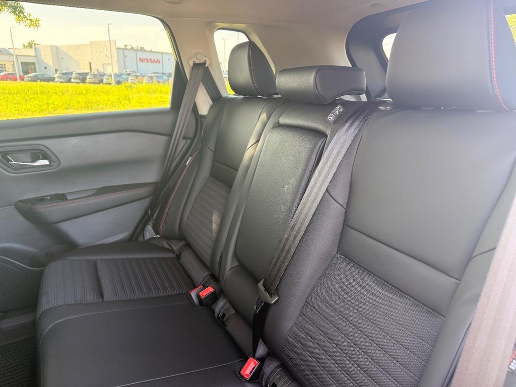 Nissan Rogue Vehicle Full-screen Gallery Image 22