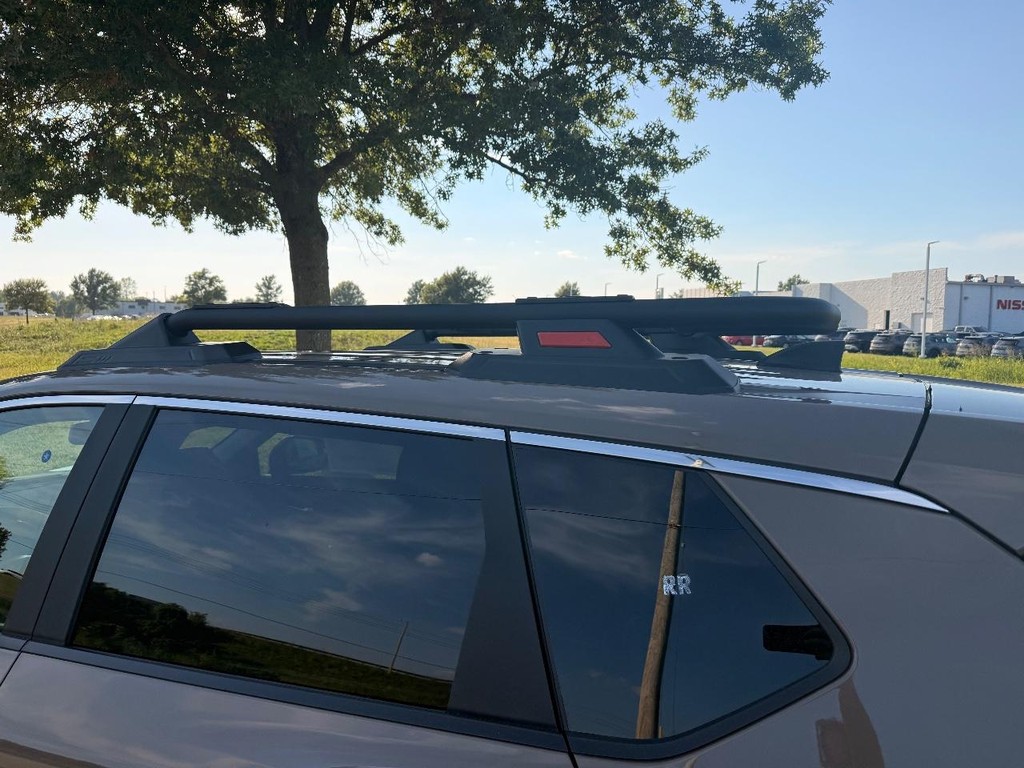 Nissan Rogue Vehicle Full-screen Gallery Image 26