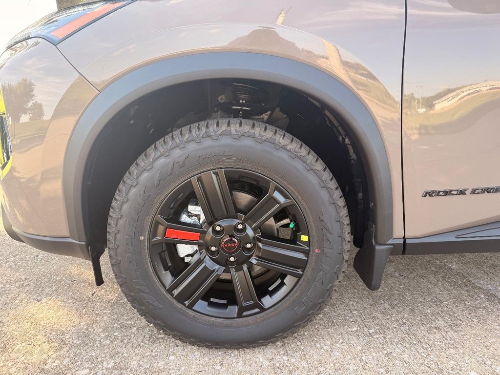 Nissan Rogue Vehicle Full-screen Gallery Image 28