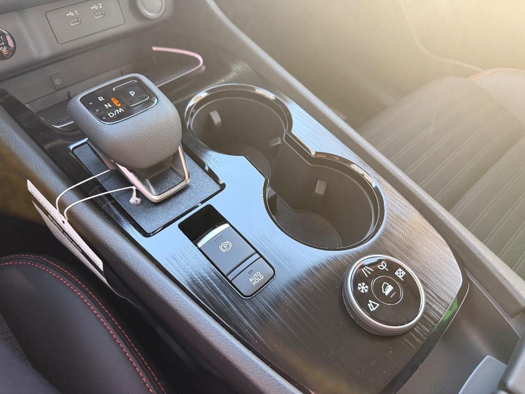 Nissan Rogue Vehicle Full-screen Gallery Image 10