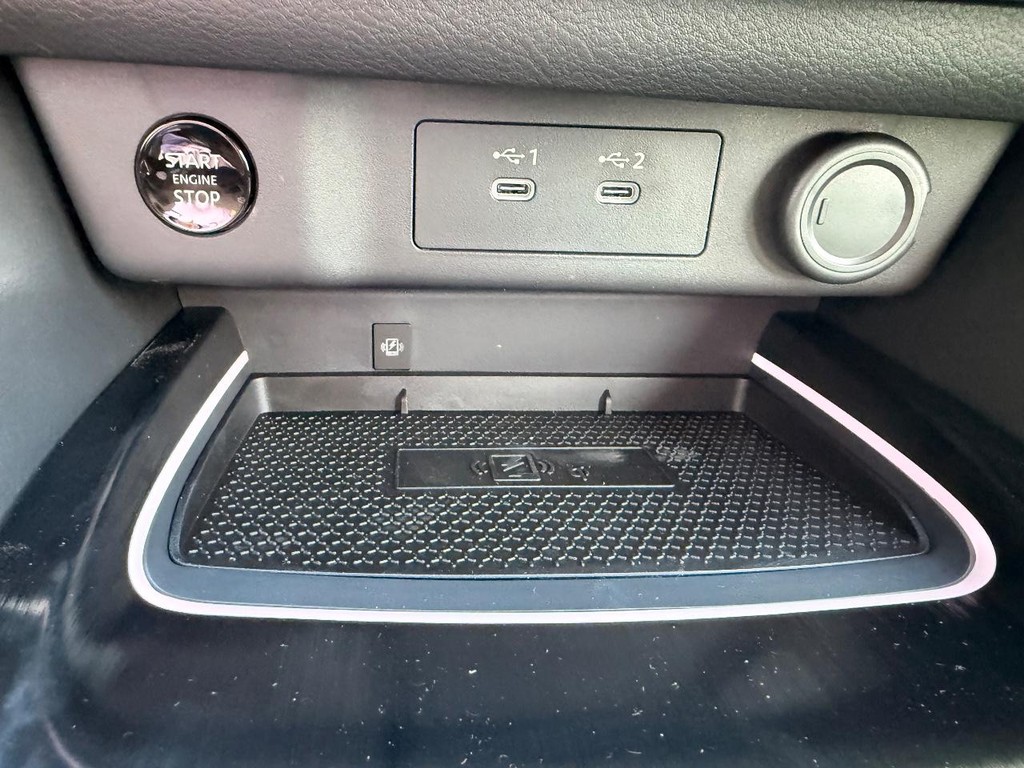 Nissan Rogue Vehicle Full-screen Gallery Image 13