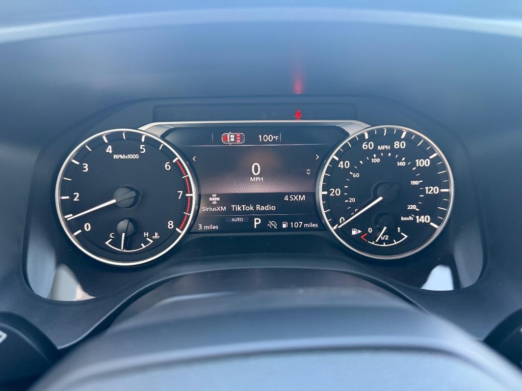 Nissan Rogue Vehicle Full-screen Gallery Image 16