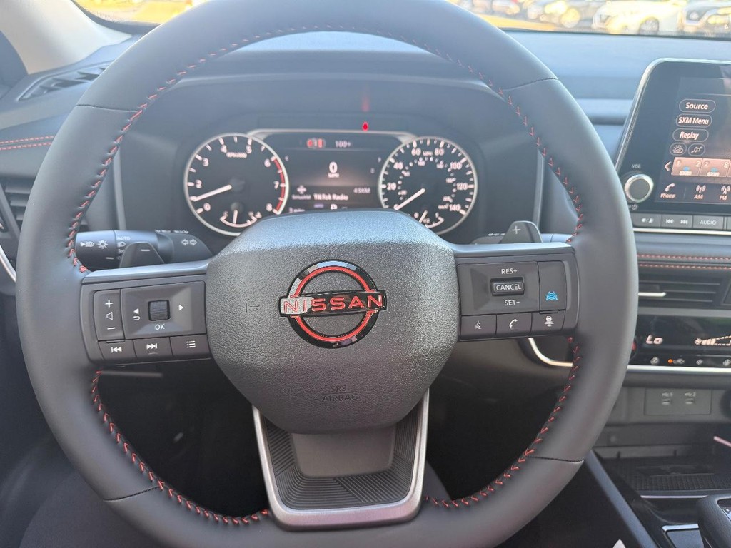 Nissan Rogue Vehicle Full-screen Gallery Image 17