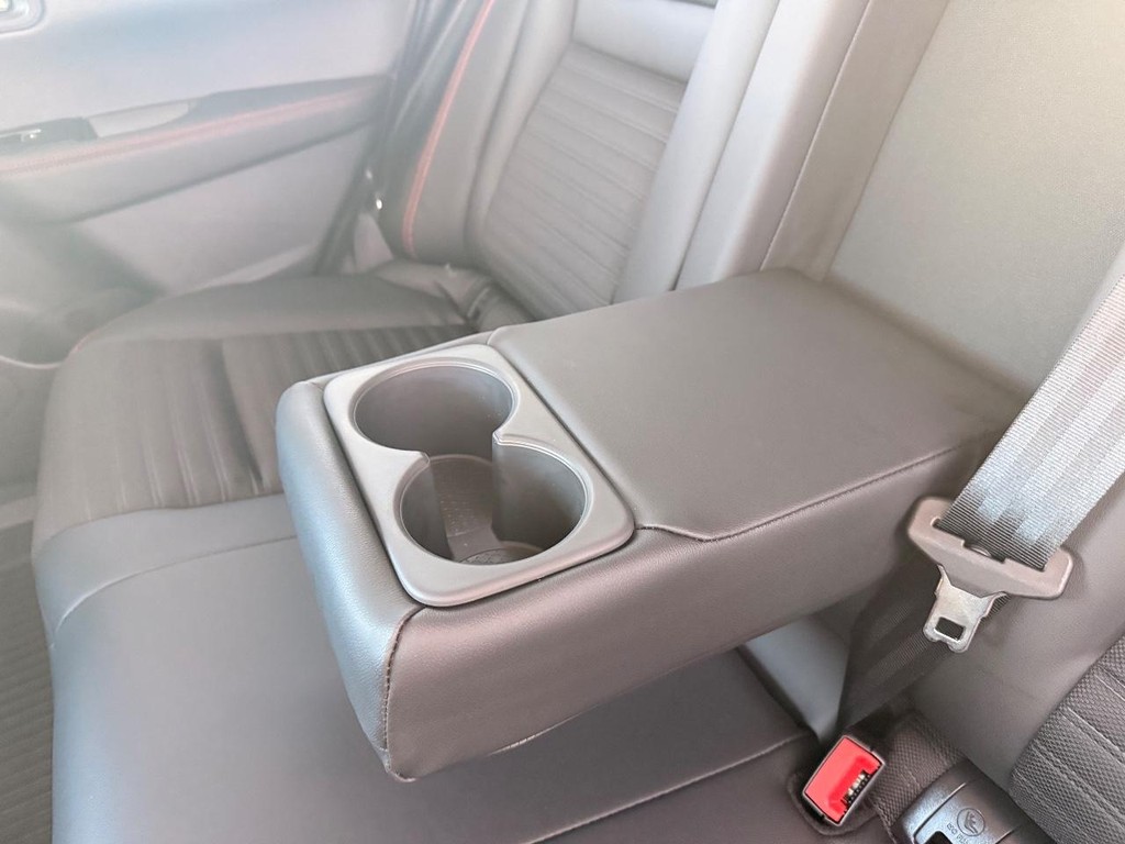 Nissan Rogue Vehicle Full-screen Gallery Image 24