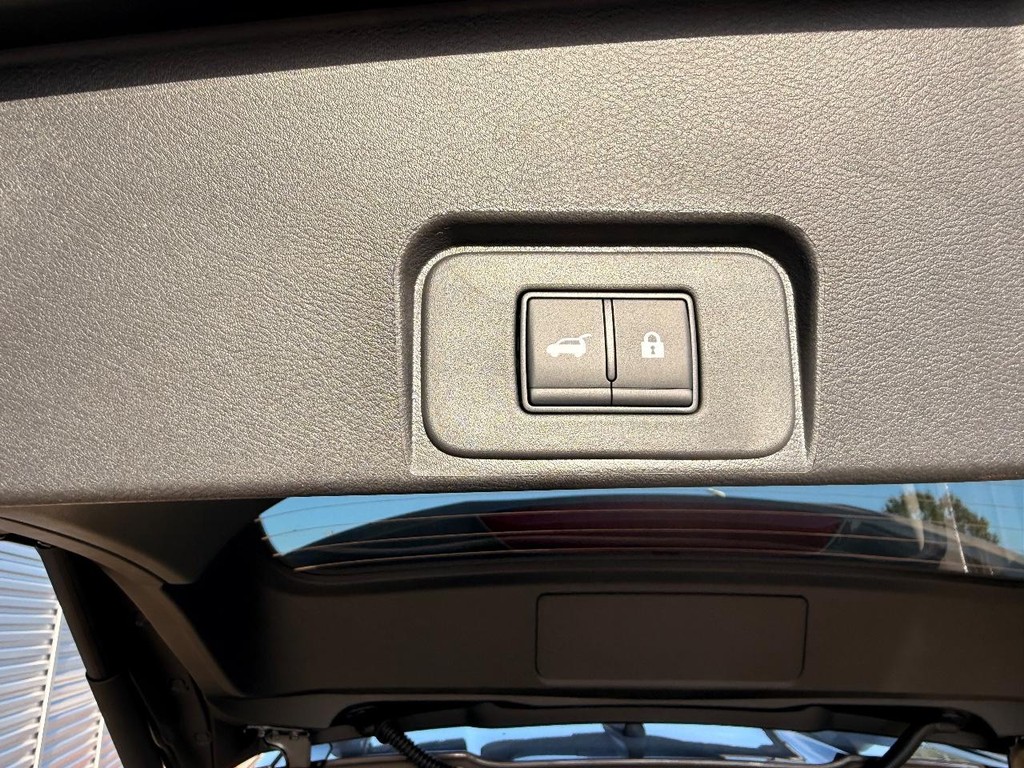 Nissan Rogue Vehicle Full-screen Gallery Image 26