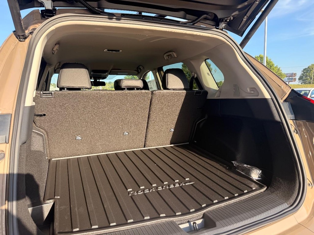 Nissan Rogue Vehicle Full-screen Gallery Image 27