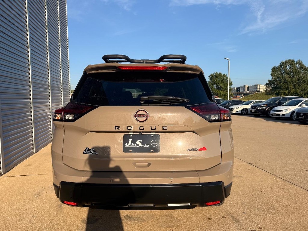 Nissan Rogue Vehicle Full-screen Gallery Image 28