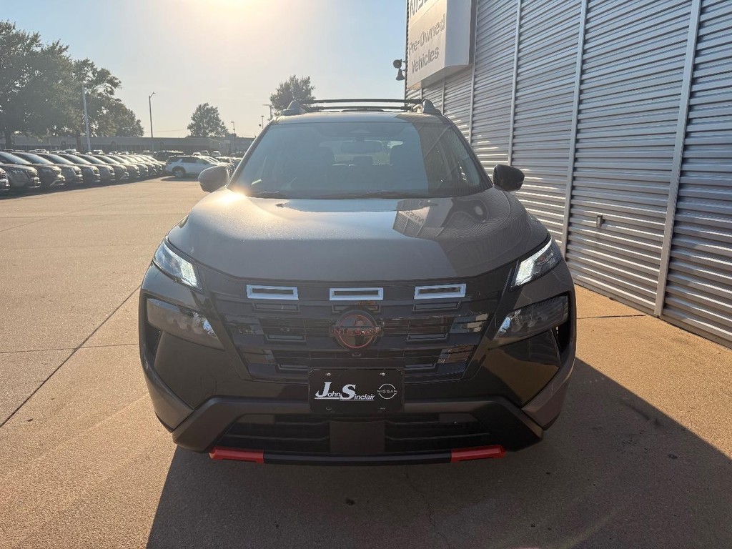 Nissan Rogue Vehicle Full-screen Gallery Image 31