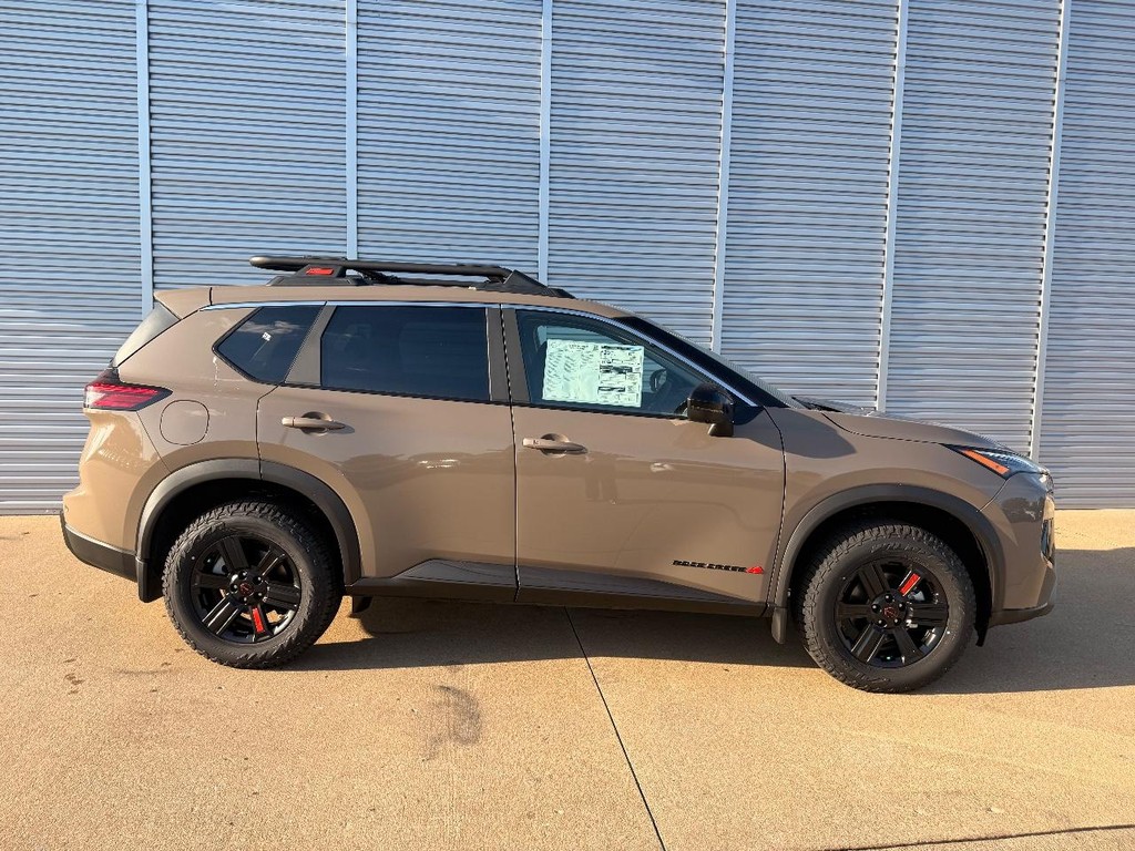 Nissan Rogue Vehicle Full-screen Gallery Image 32