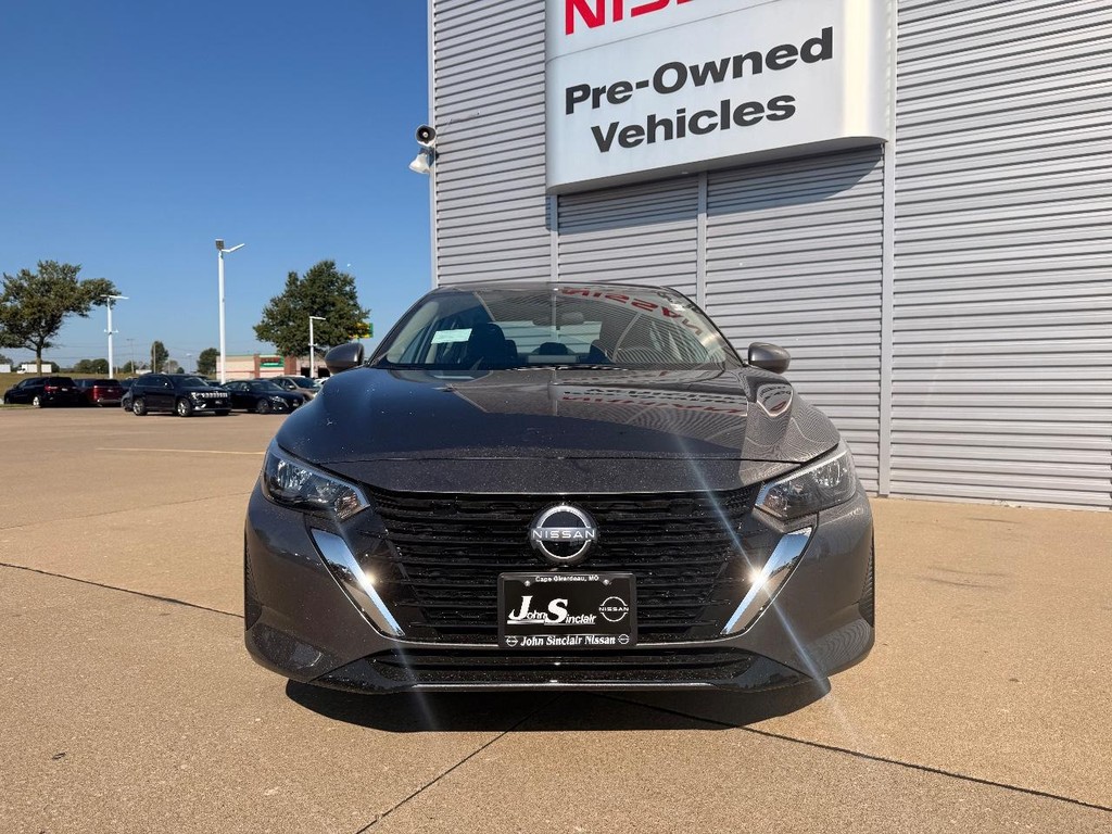 Nissan Sentra Vehicle Full-screen Gallery Image 02