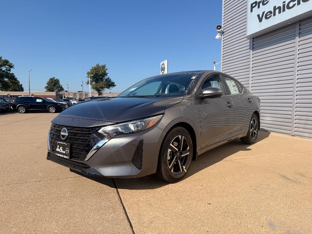 Nissan Sentra Vehicle Full-screen Gallery Image 03