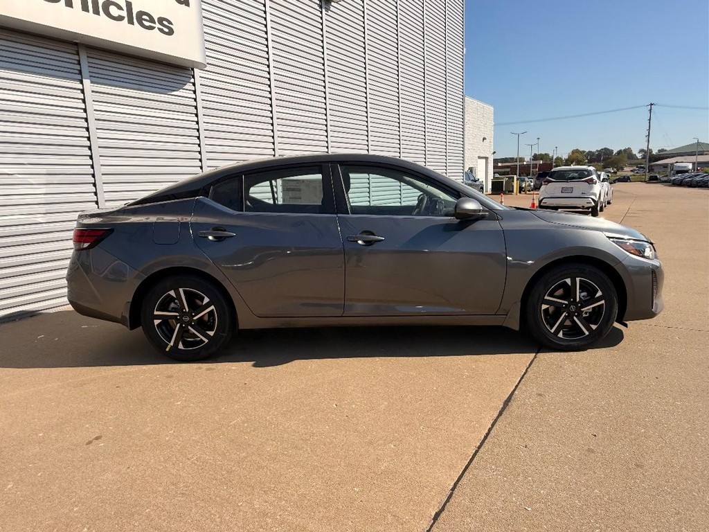 Nissan Sentra Vehicle Full-screen Gallery Image 07