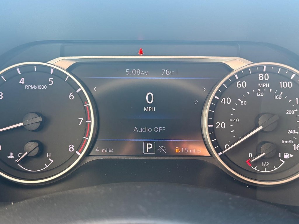 Nissan Sentra Vehicle Full-screen Gallery Image 11