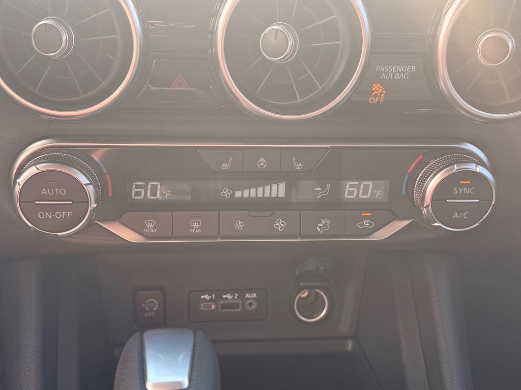 Nissan Sentra Vehicle Full-screen Gallery Image 13